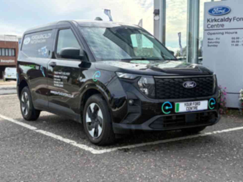 FORD TRANSIT COURIER TREND �0