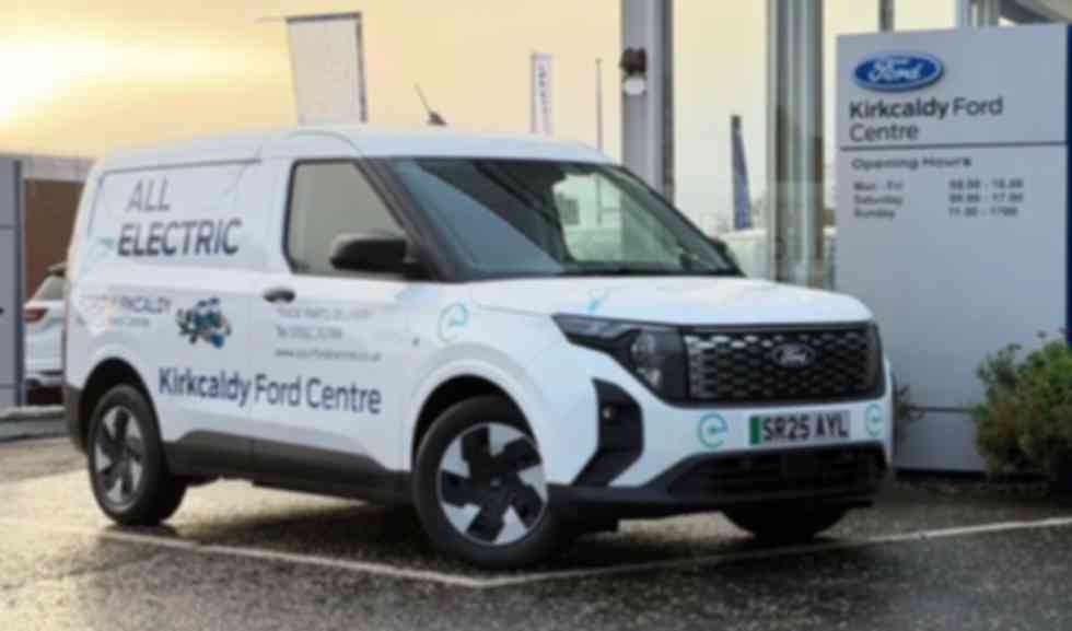 FORD TRANSIT COURIER 100kW 43kWh Trend Auto �18,495
