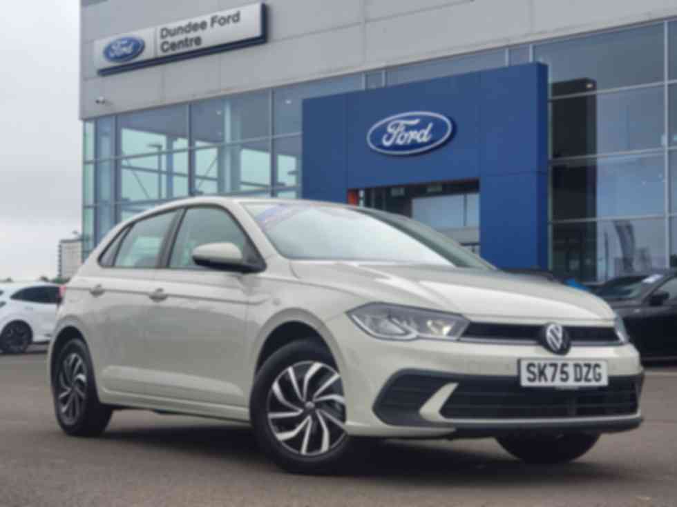 VOLKSWAGEN POLO LIFE �17,995