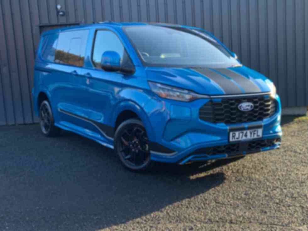 FORD TRANSIT CUSTOM 320 2.5 PHEV 232ps L1 Double Cab Sport �36,995