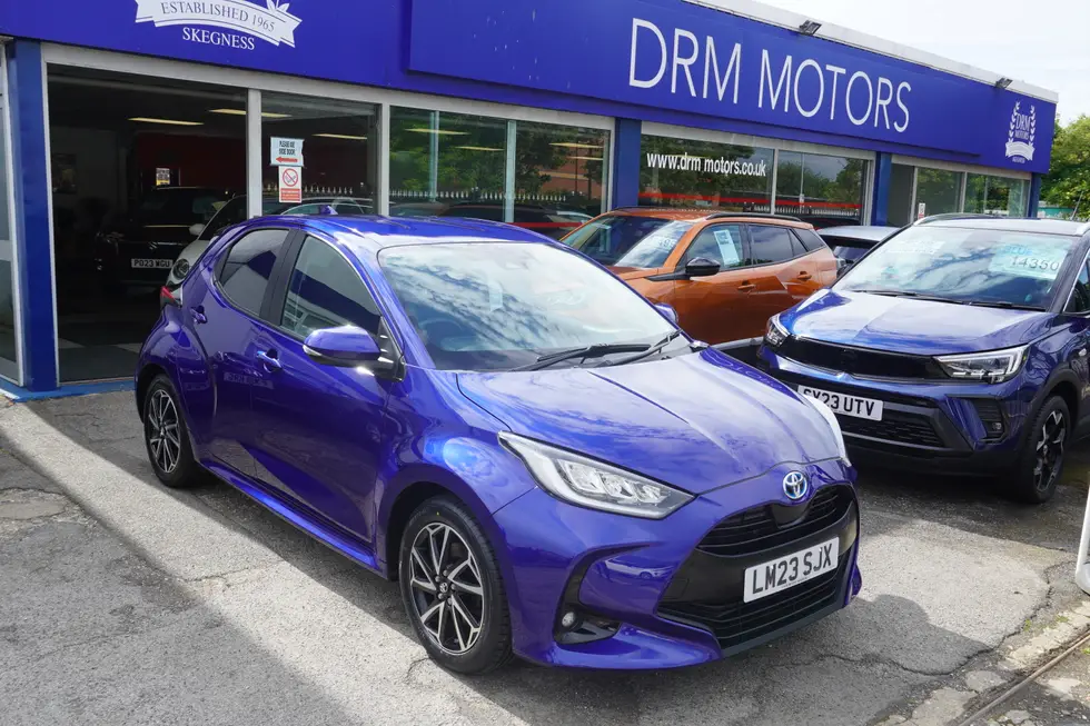 2023 TOYOTA YARIS DESIGN FHEV 15,995 OR 354 A MONTH ON HP FINANCE CLICK HERE... photo
