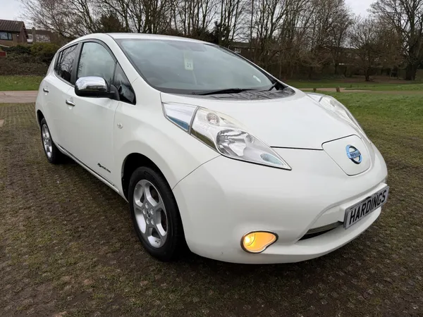 2014 LEAF 24KWH ACENTA AUTO 5DR 4,000 OR 76 A MONTH ON HP FINANCE... photo